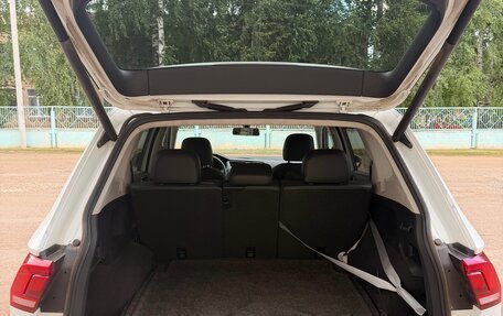 Volkswagen Tiguan II, 2018 год, 2 300 000 рублей, 3 фотография