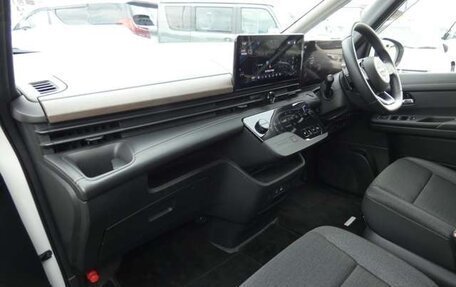 Nissan Serena, 2023 год, 2 310 300 рублей, 15 фотография