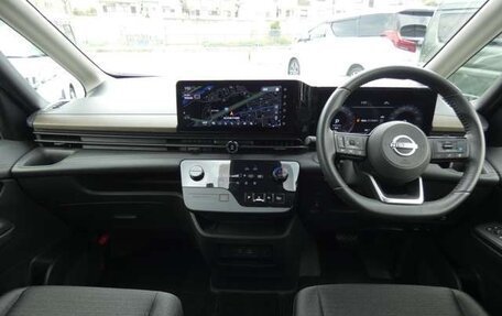 Nissan Serena, 2023 год, 2 310 300 рублей, 17 фотография