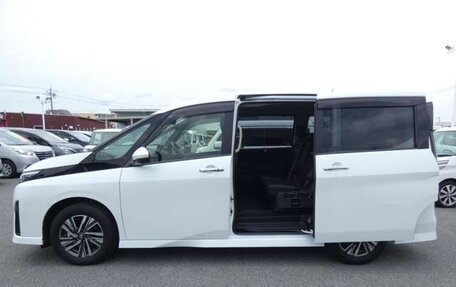 Nissan Serena, 2023 год, 2 310 300 рублей, 12 фотография