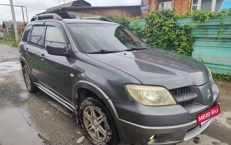 Mitsubishi Outlander III рестайлинг 3, 2005 год, 600 000 рублей, 4 фотография