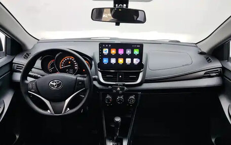 Toyota Yaris XP150 рестайлинг, 2022 год, 1 490 000 рублей, 10 фотография
