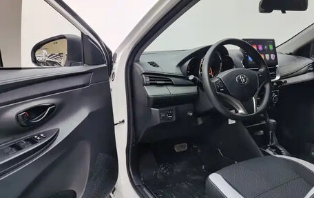 Toyota Yaris XP150 рестайлинг, 2022 год, 1 490 000 рублей, 7 фотография