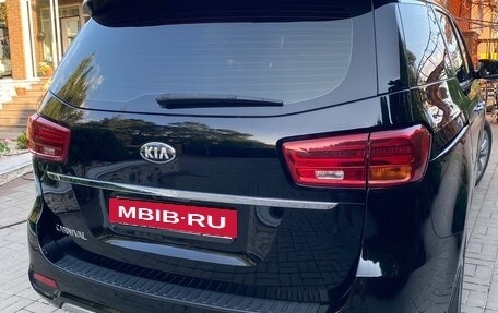 KIA Carnival III, 2018 год, 2 800 000 рублей, 3 фотография