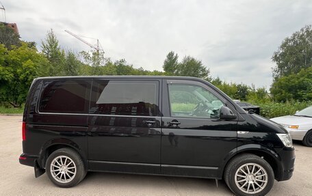 Volkswagen Multivan T6 рестайлинг, 2016 год, 4 100 000 рублей, 2 фотография