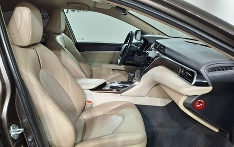 Toyota Camry, 2018 год, 2 799 000 рублей, 17 фотография