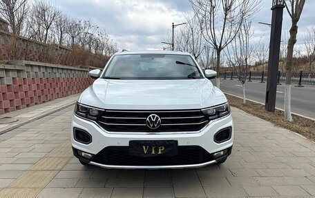 Volkswagen T-Roc I, 2022 год, 1 475 000 рублей, 2 фотография