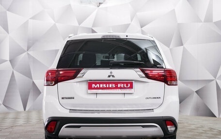 Mitsubishi Outlander III рестайлинг 3, 2018 год, 2 350 000 рублей, 1 фотография
