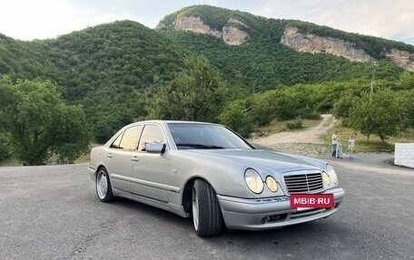 Mercedes-Benz E-Класс, 1999 год, 900 000 рублей, 2 фотография