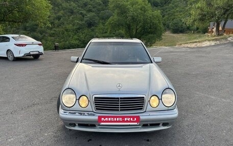 Mercedes-Benz E-Класс, 1999 год, 900 000 рублей, 4 фотография