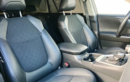 Toyota RAV4, 2020 год, 3 110 000 рублей, 10 фотография
