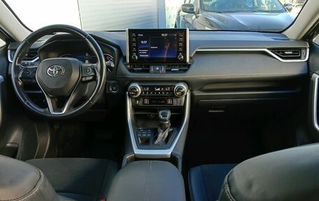 Toyota RAV4, 2020 год, 3 110 000 рублей, 12 фотография