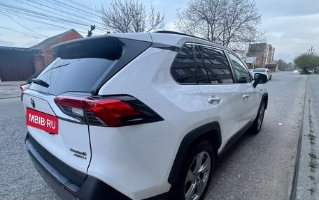 Toyota RAV4, 2021 год, 3 900 000 рублей, 5 фотография
