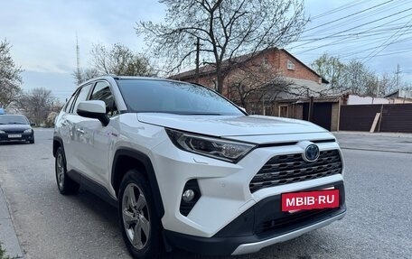 Toyota RAV4, 2021 год, 3 900 000 рублей, 9 фотография