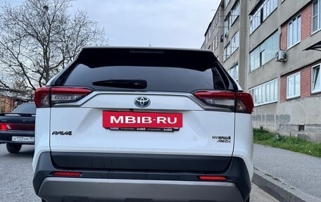 Toyota RAV4, 2021 год, 3 900 000 рублей, 4 фотография