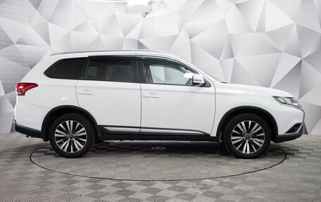 Mitsubishi Outlander III рестайлинг 3, 2018 год, 2 350 000 рублей, 2 фотография