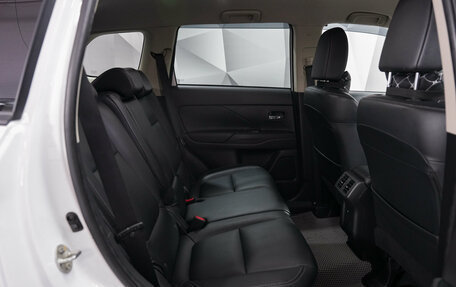 Mitsubishi Outlander III рестайлинг 3, 2018 год, 2 350 000 рублей, 5 фотография