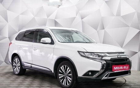 Mitsubishi Outlander III рестайлинг 3, 2018 год, 2 350 000 рублей, 3 фотография