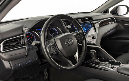 Toyota Camry, 2019 год, 2 750 000 рублей, 15 фотография