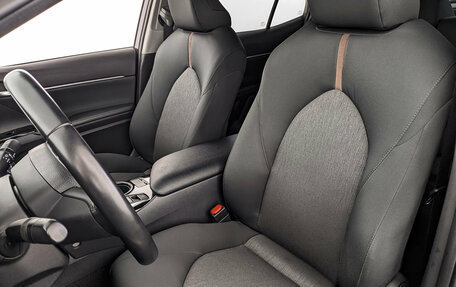 Toyota Camry, 2019 год, 2 750 000 рублей, 20 фотография