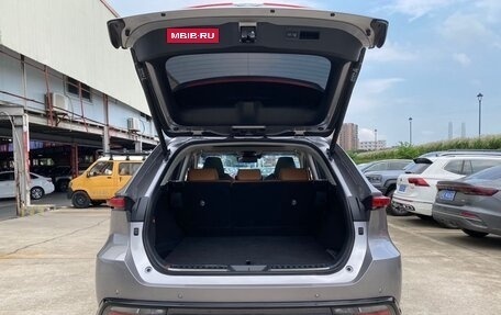 Toyota Venza, 2022 год, 5 300 000 рублей, 6 фотография