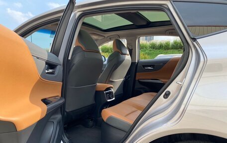 Toyota Venza, 2022 год, 5 300 000 рублей, 14 фотография