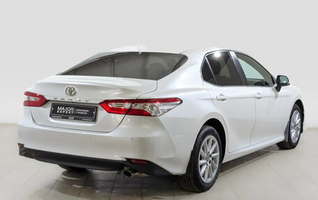Toyota Camry, 2021 год, 3 350 000 рублей, 5 фотография