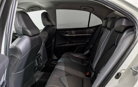 Toyota Camry, 2021 год, 3 350 000 рублей, 18 фотография