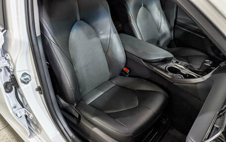 Toyota Camry, 2021 год, 3 350 000 рублей, 24 фотография