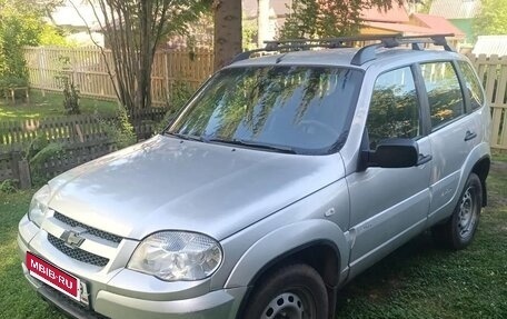 Chevrolet Niva I рестайлинг, 2011 год, 410 000 рублей, 3 фотография