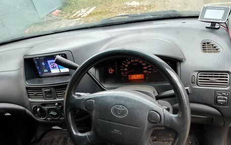 Toyota Raum I, 2000 год, 360 000 рублей, 4 фотография