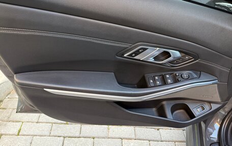 BMW 3 серия, 2019 год, 3 750 000 рублей, 18 фотография