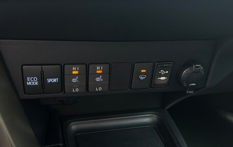 Toyota RAV4, 2014 год, 1 560 000 рублей, 14 фотография