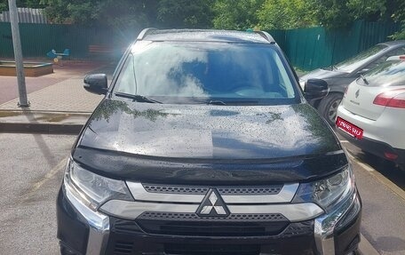 Mitsubishi Outlander III рестайлинг 3, 2018 год, 2 120 000 рублей, 1 фотография