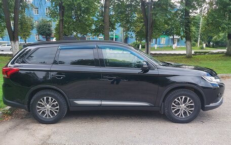 Mitsubishi Outlander III рестайлинг 3, 2018 год, 2 120 000 рублей, 3 фотография