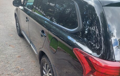 Mitsubishi Outlander III рестайлинг 3, 2018 год, 2 120 000 рублей, 4 фотография
