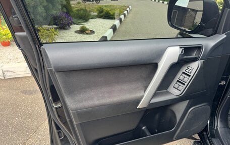 Toyota Land Cruiser Prado 150 рестайлинг 2, 2021 год, 5 175 000 рублей, 6 фотография