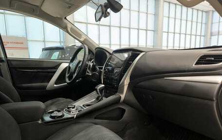 Mitsubishi Pajero Sport III рестайлинг, 2018 год, 2 790 000 рублей, 13 фотография