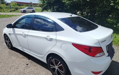 Hyundai Solaris II рестайлинг, 2013 год, 720 000 рублей, 2 фотография