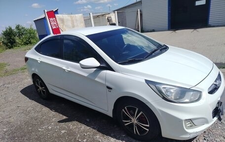 Hyundai Solaris II рестайлинг, 2013 год, 720 000 рублей, 4 фотография