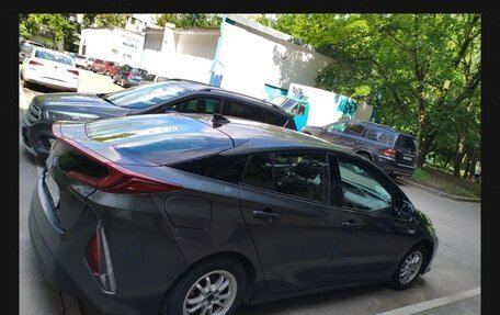 Toyota Prius IV XW50, 2017 год, 1 600 000 рублей, 3 фотография