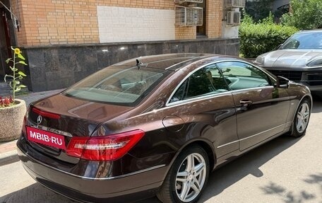 Mercedes-Benz E-Класс, 2011 год, 1 900 000 рублей, 4 фотография