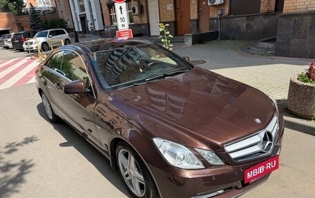 Mercedes-Benz E-Класс, 2011 год, 1 900 000 рублей, 2 фотография
