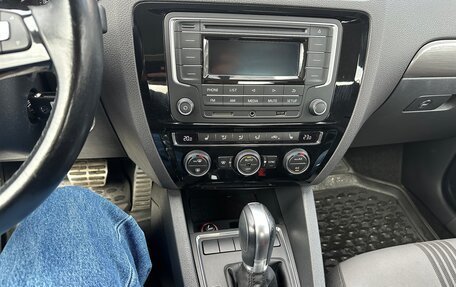 Volkswagen Jetta VI, 2016 год, 1 635 000 рублей, 13 фотография