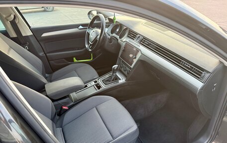 Volkswagen Passat B8 рестайлинг, 2018 год, 2 050 000 рублей, 23 фотография