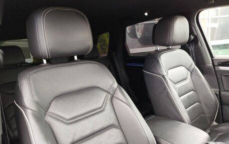 Volkswagen Touareg III, 2018 год, 4 500 000 рублей, 23 фотография