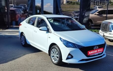 Hyundai Solaris II рестайлинг, 2021 год, 1 610 000 рублей, 3 фотография