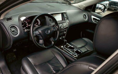 Nissan Pathfinder, 2016 год, 1 625 000 рублей, 13 фотография