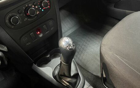 Renault Logan II, 2019 год, 1 100 000 рублей, 13 фотография