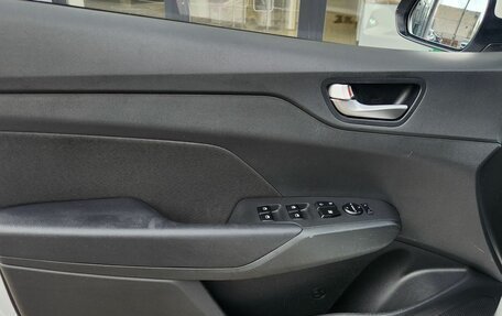 Hyundai Solaris II рестайлинг, 2022 год, 1 590 000 рублей, 5 фотография